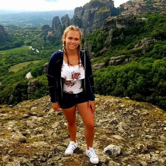 Meet your Posher, Christy - Picture 1 of 1